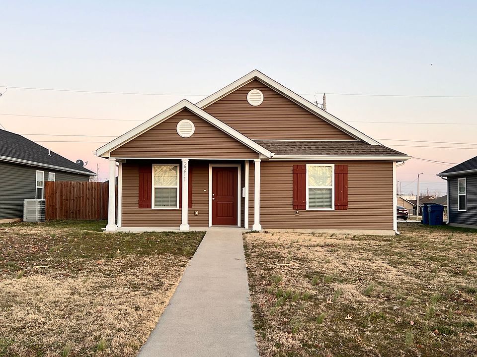 1st image of 2211 S Pearl Ave