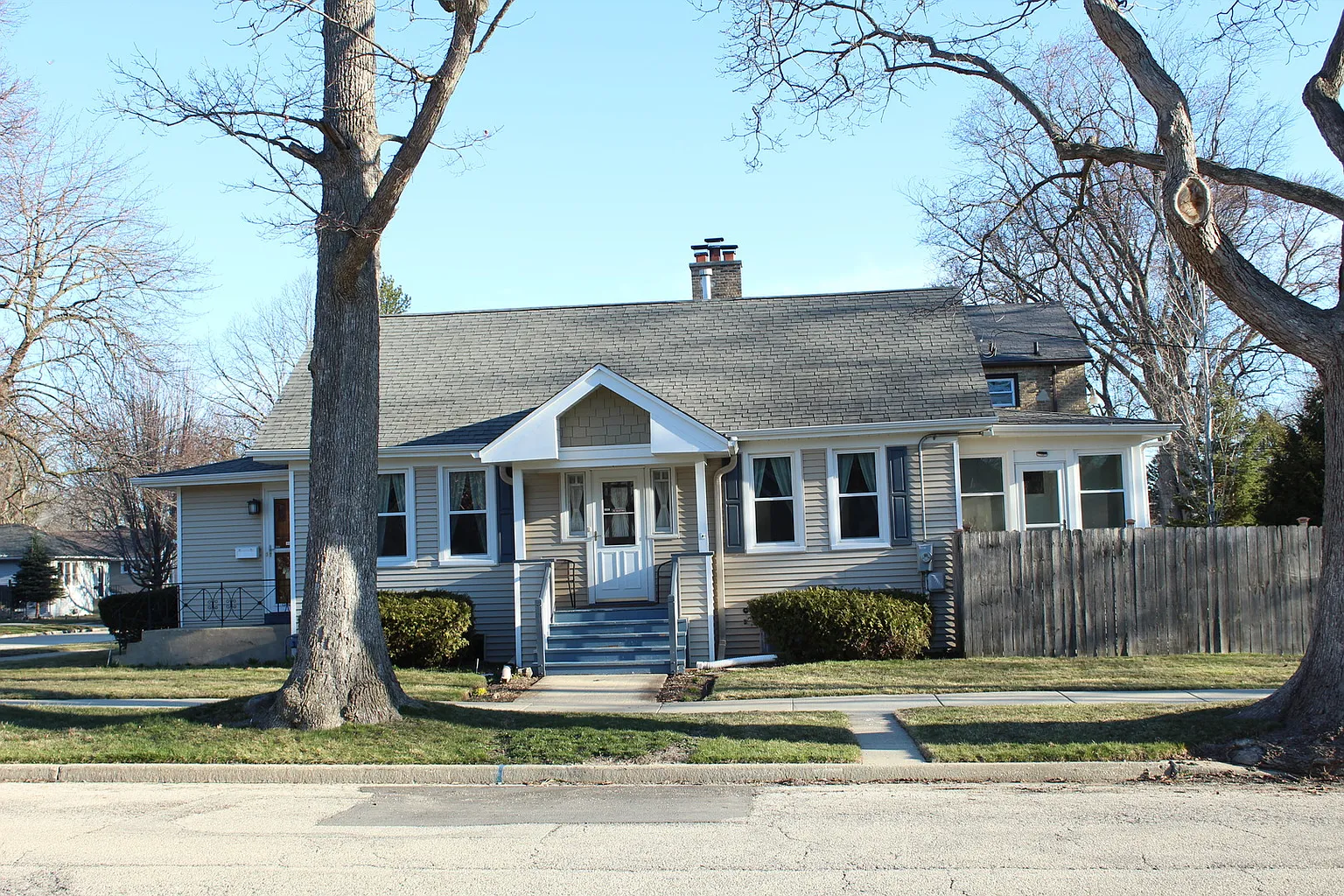 1503 Hickory St photo 1