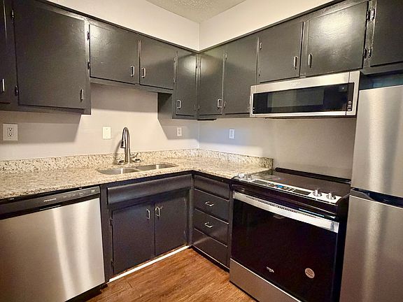 5th image of 163 Lakeshore Dr #2