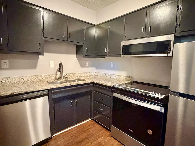 163 Lakeshore Dr #2 — Photo 5
