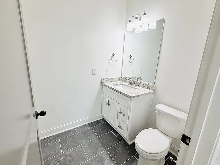 2035 Rosewood Dr #A — Photo 10