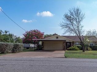 1019 Holmes Dr, Granbury, TX 76048