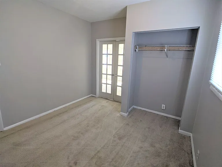 517 E Troy Ave — Photo 15