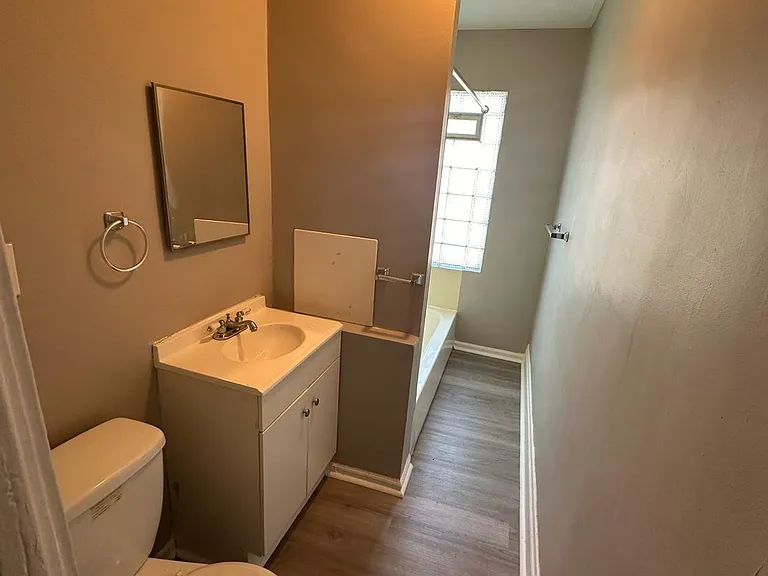 12911 Brackland Ave #4 — Photo 4