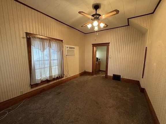 4th image of 211 N Main St