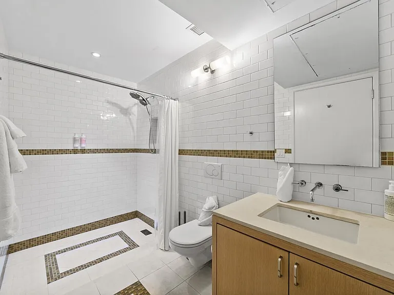 459 W 44th St #A — Photo 30