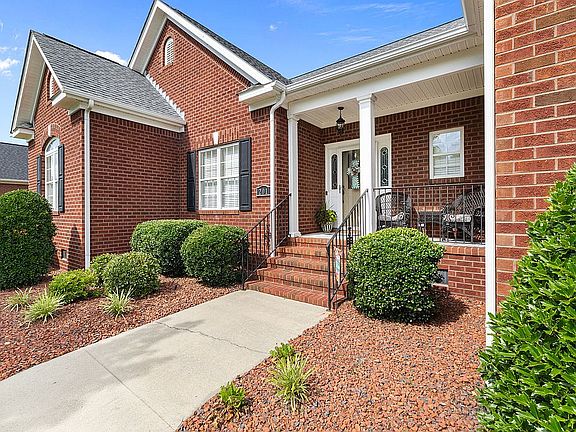 3rd image of 201 Kingston Cir