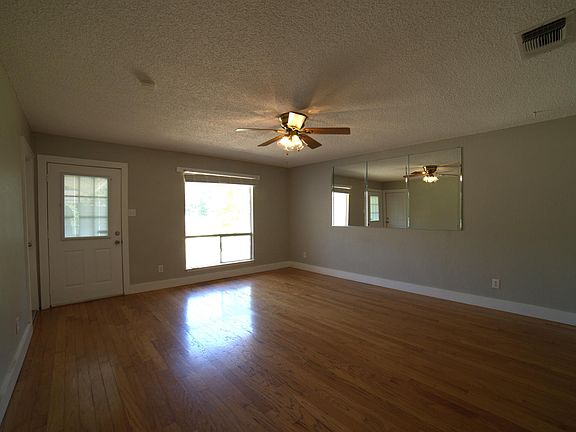 4th image of 2402 Aldford Dr