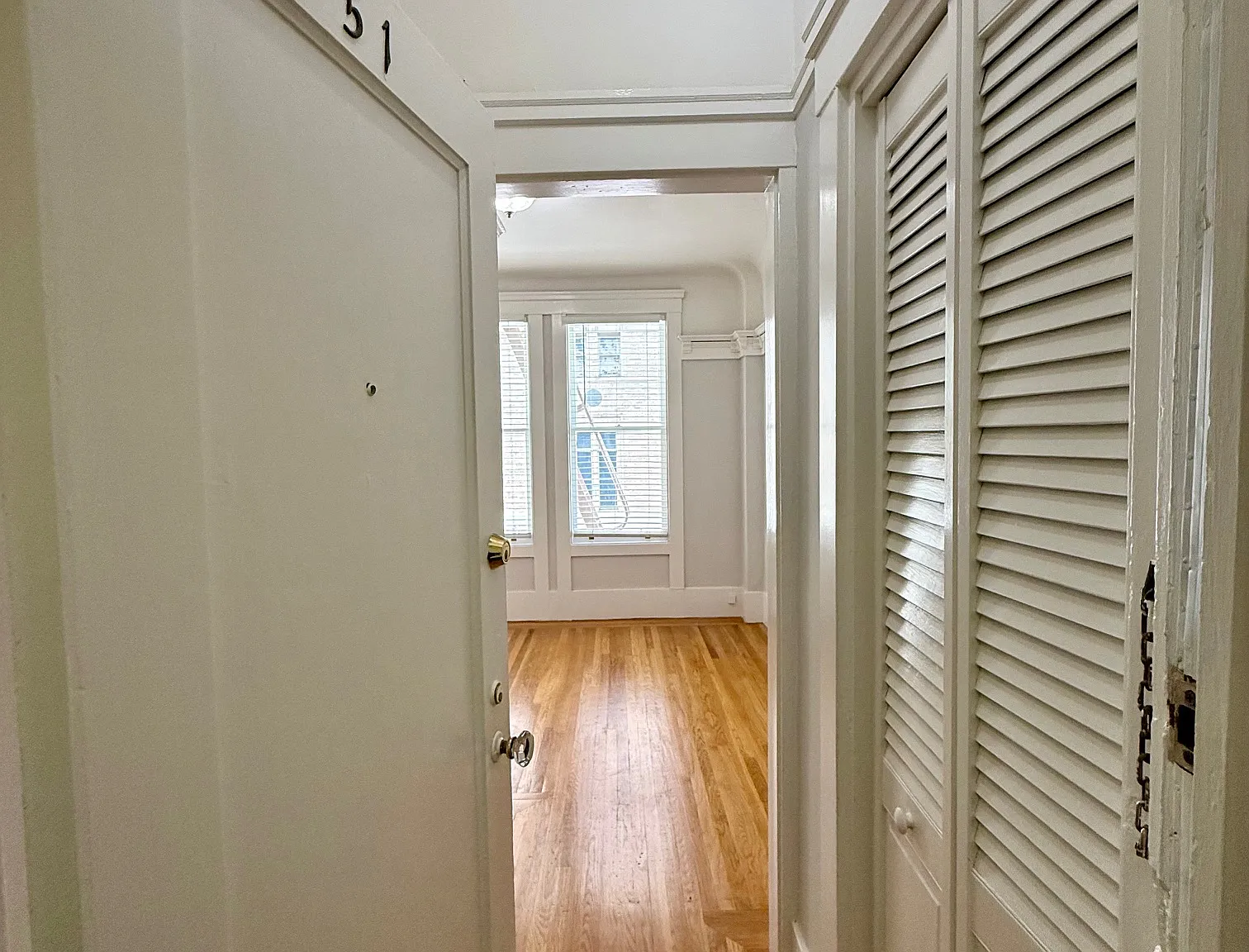 542 Mason Street — Photo 2