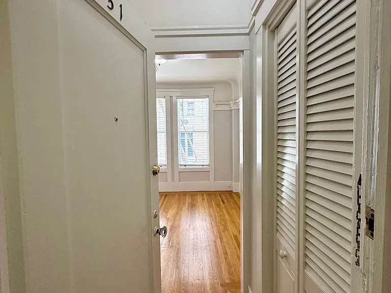 542 Mason Street — Photo 2