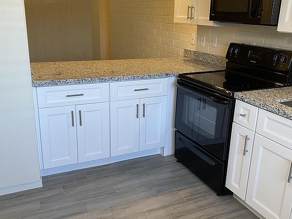 4th image of 819 N Revere #2