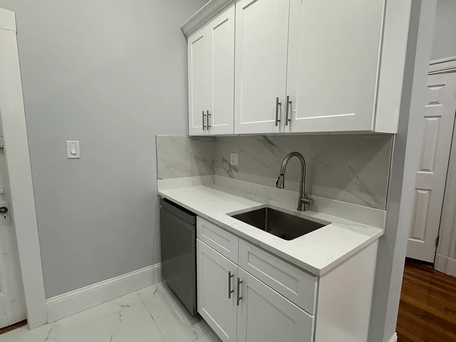 2 bed, 648 sqft, $3,700 — Photo 2