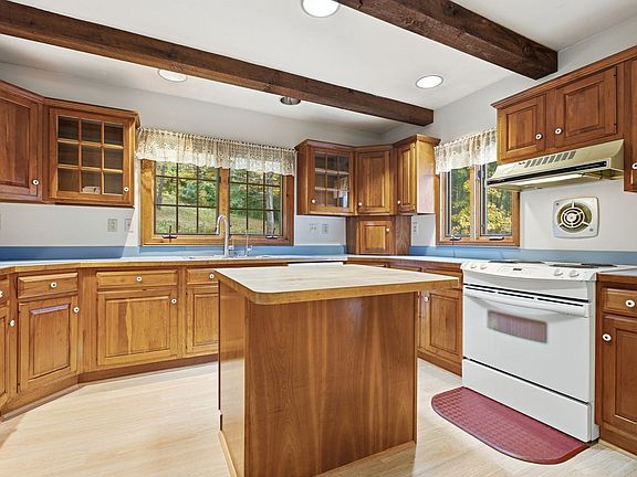 5th image of 57 Eaton St