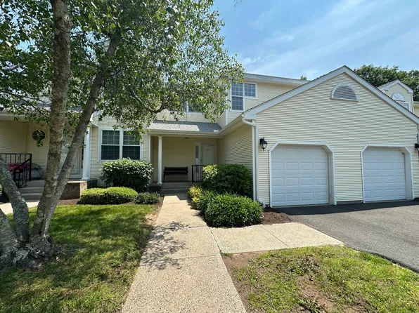 202 The Mews #202, Rocky Hill, CT 06067