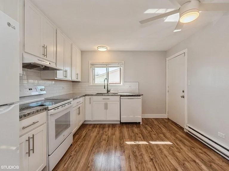 2217 Nichols Rd #E — Photo 8