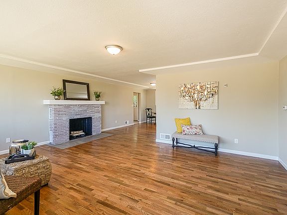 4th image of 6410 Tacoma Ave S