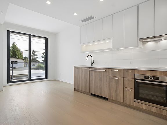 4th image of 8398 Oak St #202
