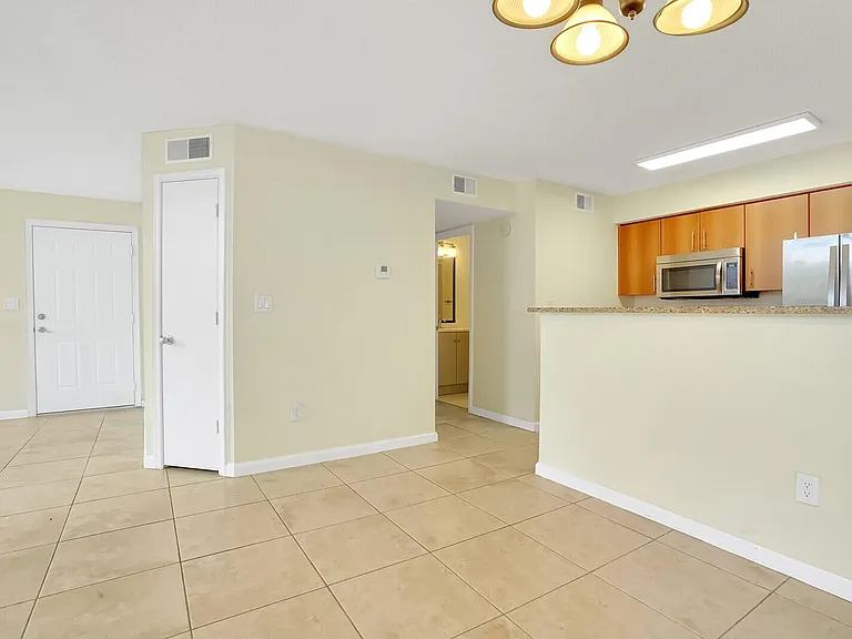 1385 Crystal Way #M — Photo 11
