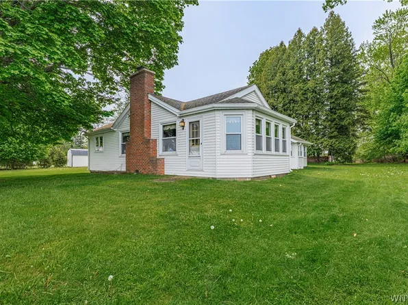 4441 E Lake Rd, Wilson, NY 14172