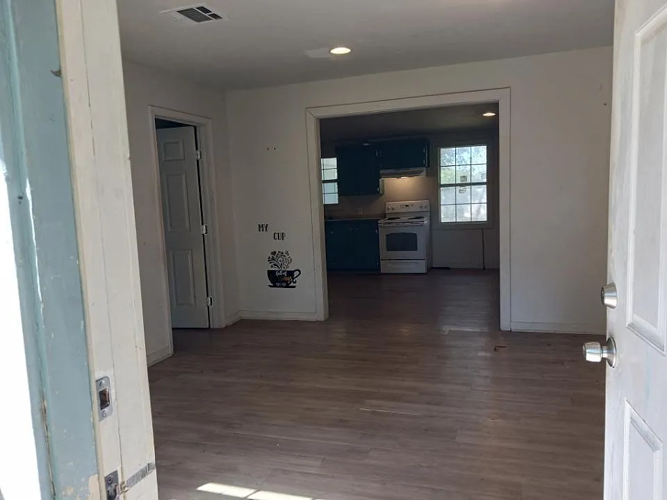 217 W Cedar St — Photo 1