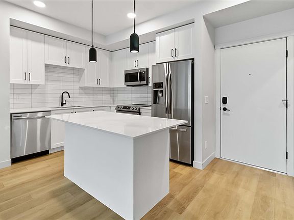 3rd image of 2469 Gateway Rd #206