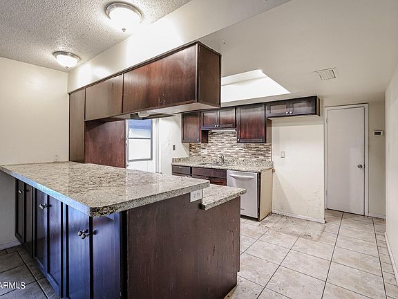 4th image of 909 E CAMPUS Drive