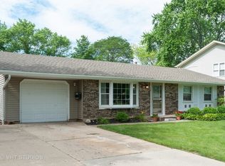 621 W Weathersfield Way, Schaumburg, IL 60193