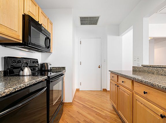 4th image of 431 S Dearborn St APT 1403