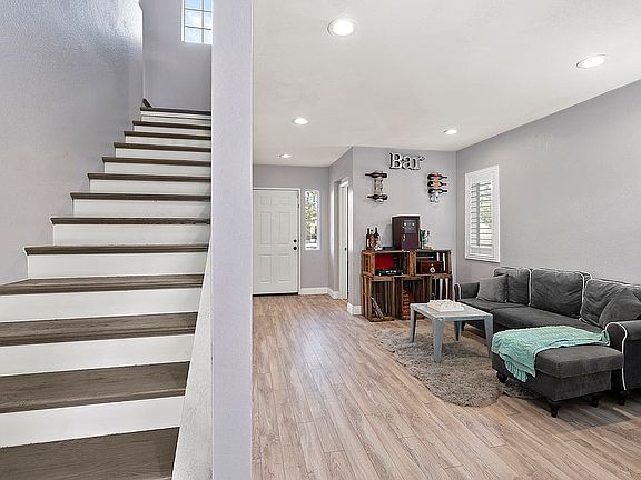 3rd image of 39679 Chambray Dr