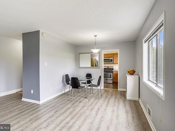 5th image of 10631 Montrose Ave APT 203
