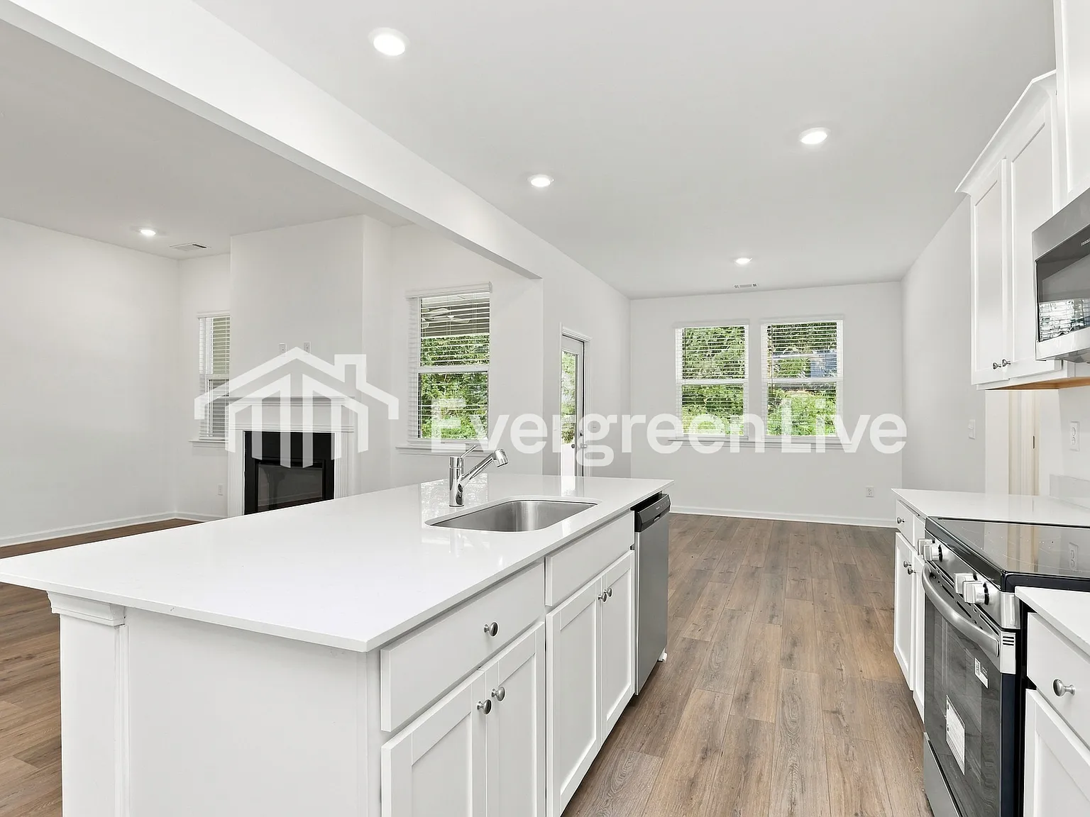 4 bed, 2.0 bath, 1683 sqft, $2,085 — Photo 2