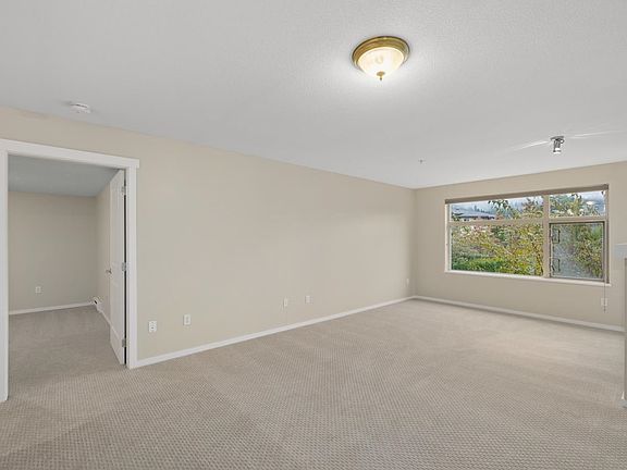 4th image of 400 Klahanie Dr #213