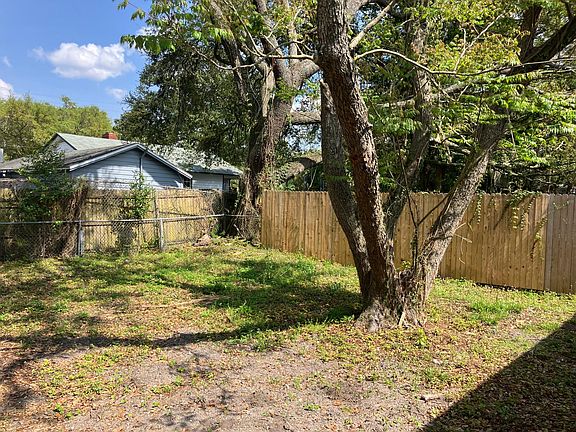 Large private backyard perfect for kids or dogs