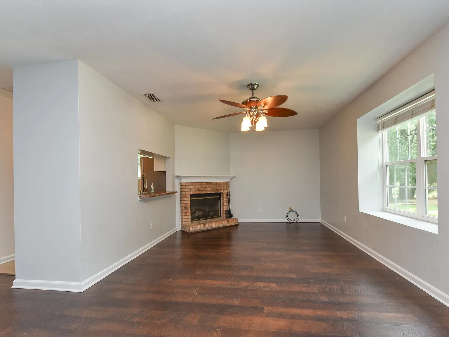 2 bed, 960 sqft, $1,600 — Photo 3