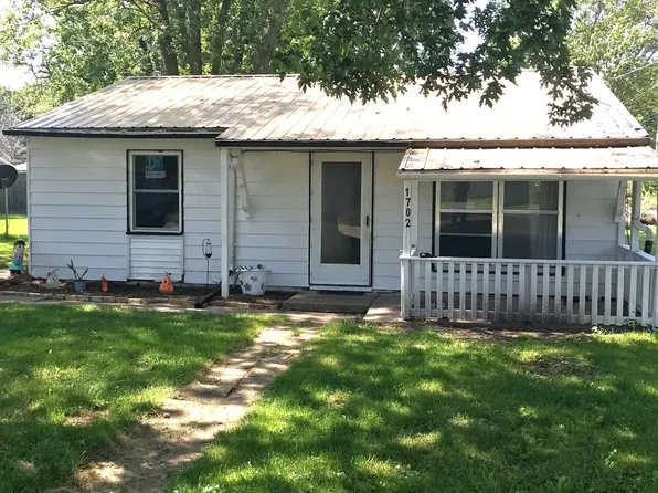 1702 W 9th St, Dixon, IL 61021