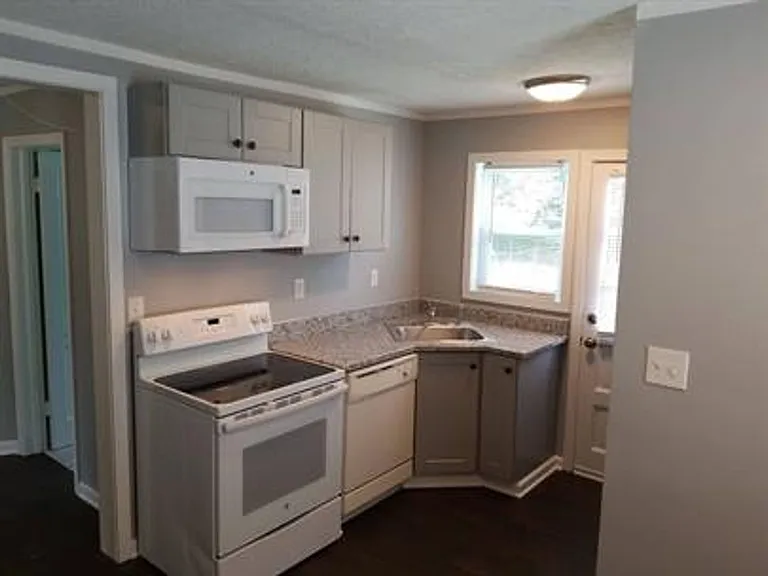 1609 Clara Ave — Photo 4
