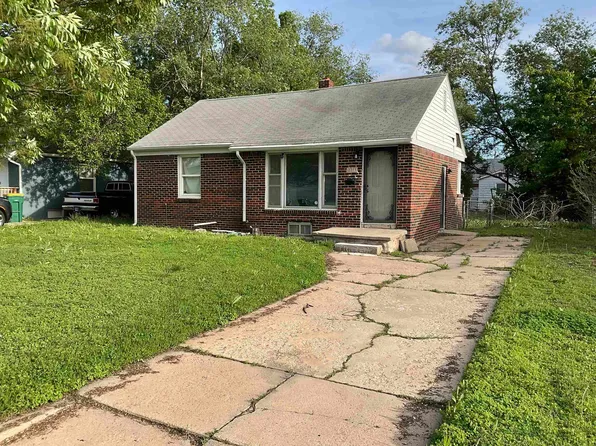 2219 E Stadium Dr, Wichita, KS 67214