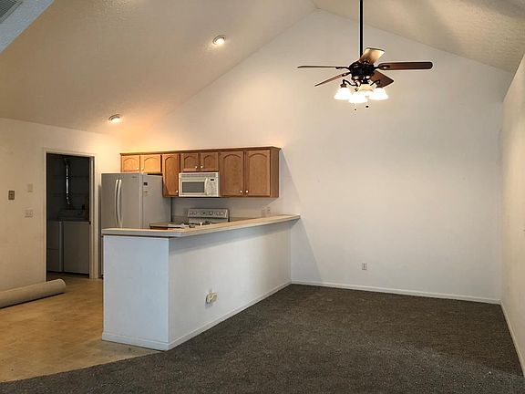 3rd image of 24 Autumn Woods Dr
