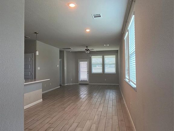 3rd image of 17446 Buckeye Br