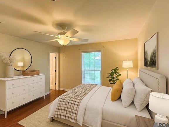5th image of 4625 Parkoaks Dr APT 68