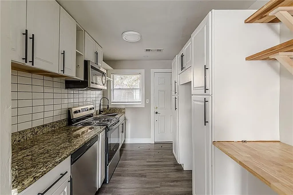 919 Hobson — Photo 2