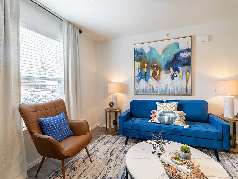 The Frisco Apartments on Walnut — Photo 9