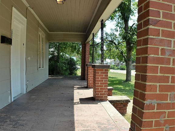 Side Porch with shade