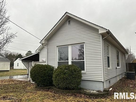 3rd image of 708 S Eisenhower Dr