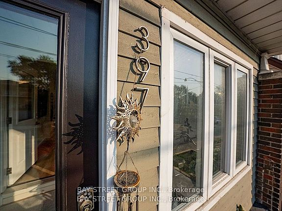 2nd image of 397 Kingston Rd