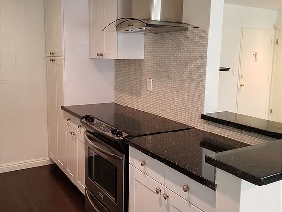 2nd image of 5328 Newcastle Ave Unit 7