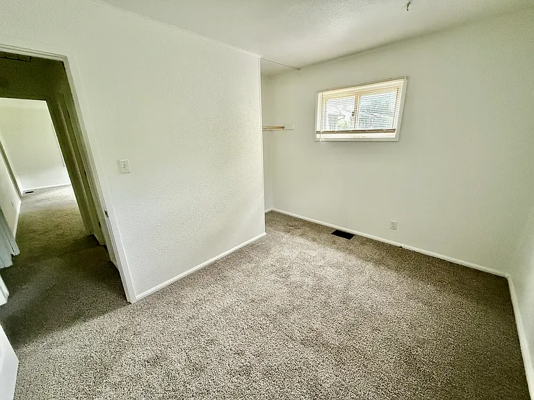 1901 Indiana Ct — Photo 7