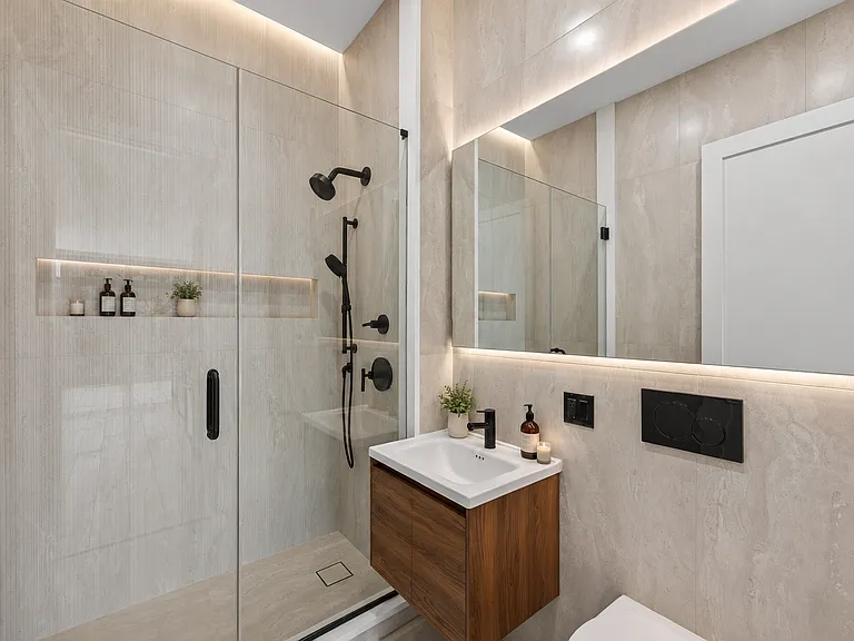 4918 Vernon Blvd #3D — Photo 6
