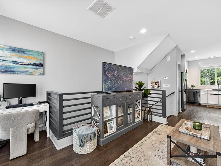 241 Domain Way — Photo 8