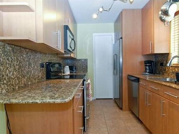 3rd image of 1881 Washington Ave APT 10D